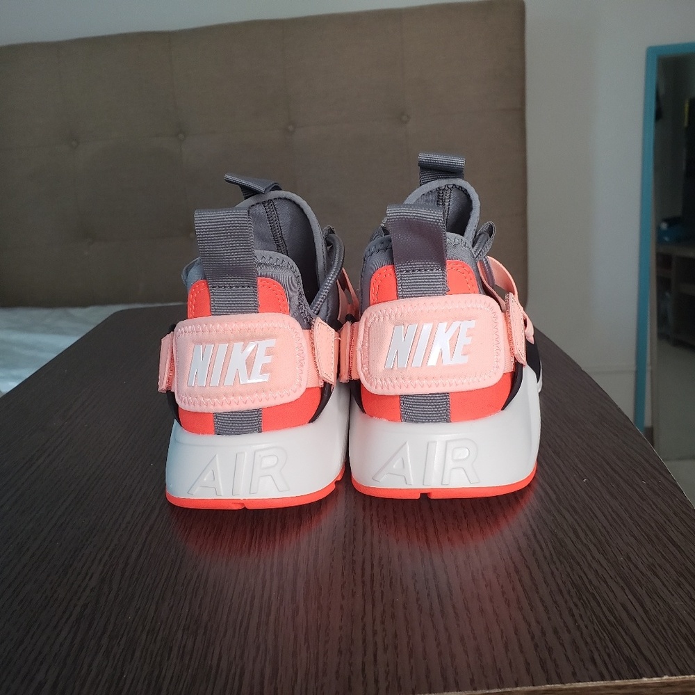 Nike Air Huraches - Picture 4 of 5